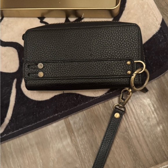 Black Leather zip around wristlet Walt with plenty of space - Picture 7 of 11